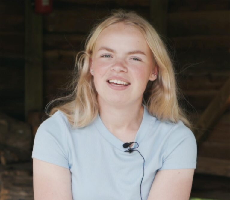 Færøske Bára fortæller om livet på Fjordvang Efterskole