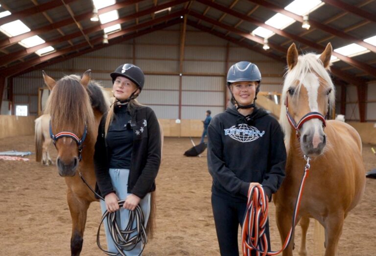 Ridning - Anna og Anne fortæller om linjefaget Ridning på Fjordvang Efterskole