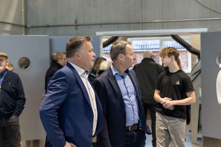 Efterskole Jylland åbner dørene for teknologisk eventyr: Glade ansigter fra indvielsen