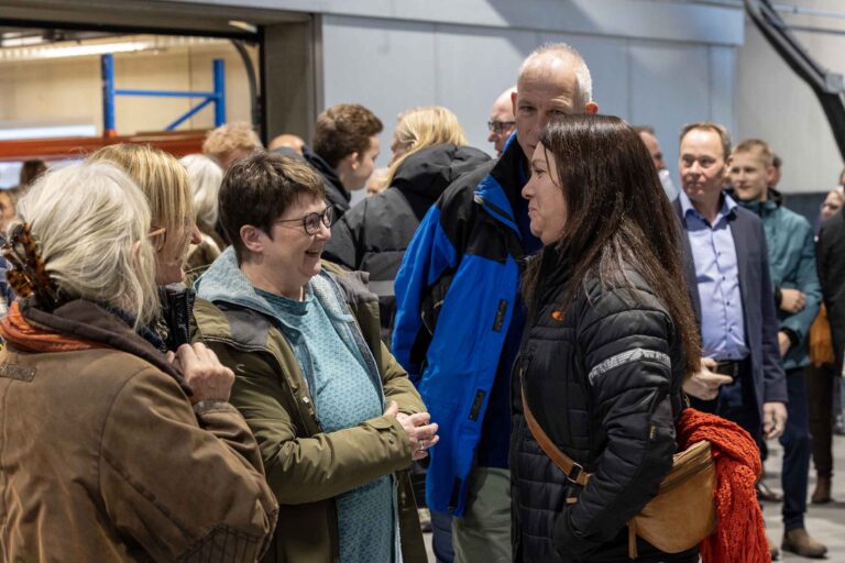Fjordvang Efterskole indvier teknologihus og metalværksted - en festdag for glade ansigter