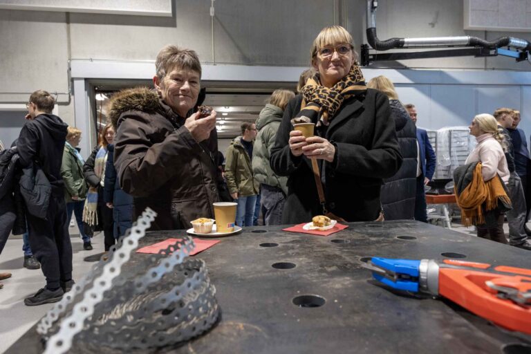 Efterskole Jylland byder på et teknologisk eventyr: Elever og lærere fejrer det nye teknologihus