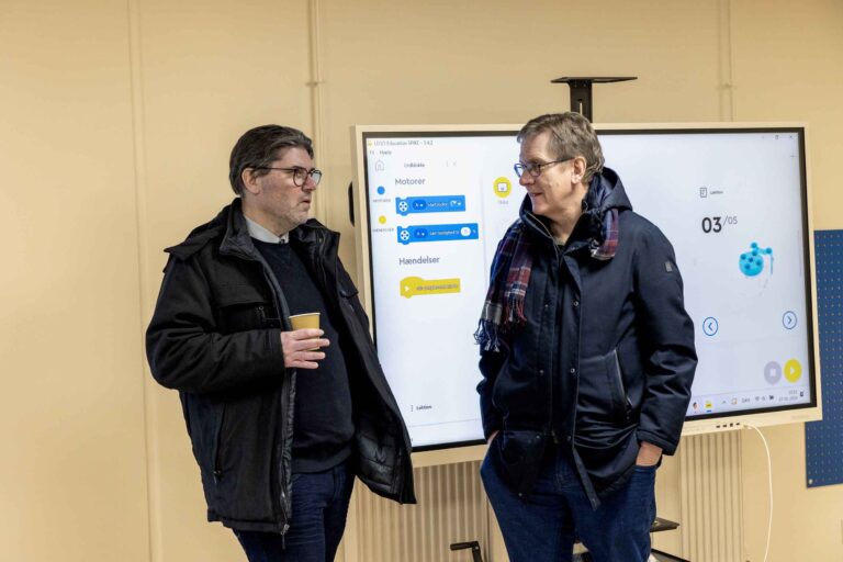Metalværkstedet på Fjordvang Efterskole er hjertet af innovation, hvor eleverne skaber og designer med metal