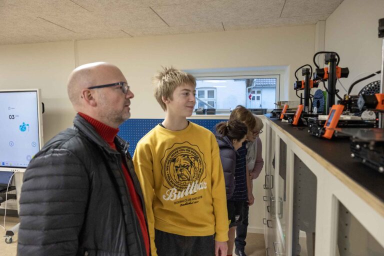 Fjordvang Efterskole takker Tietgenfonden for støtten til det moderne teknologihus og metalværksted