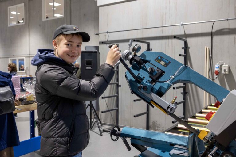 Teknologihuset og metalværkstedet på Fjordvang Efterskole er et mekka for elever, der ønsker at udforske og skabe